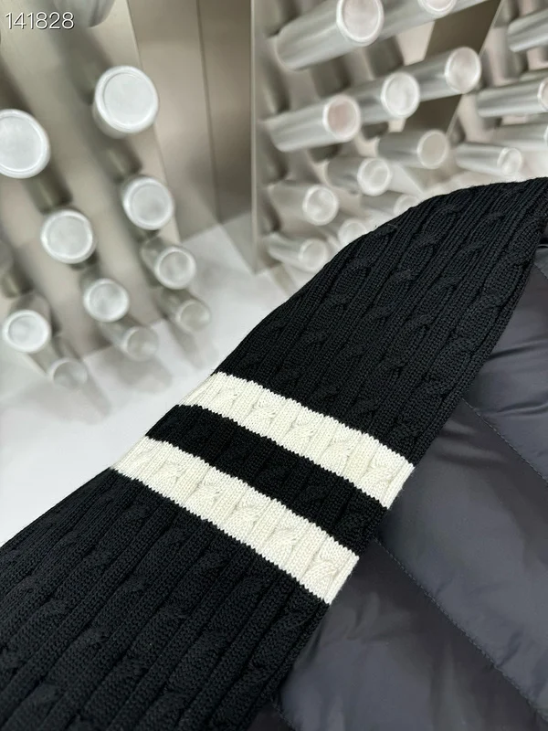 Moncler sz1-5 26yr196 (32)